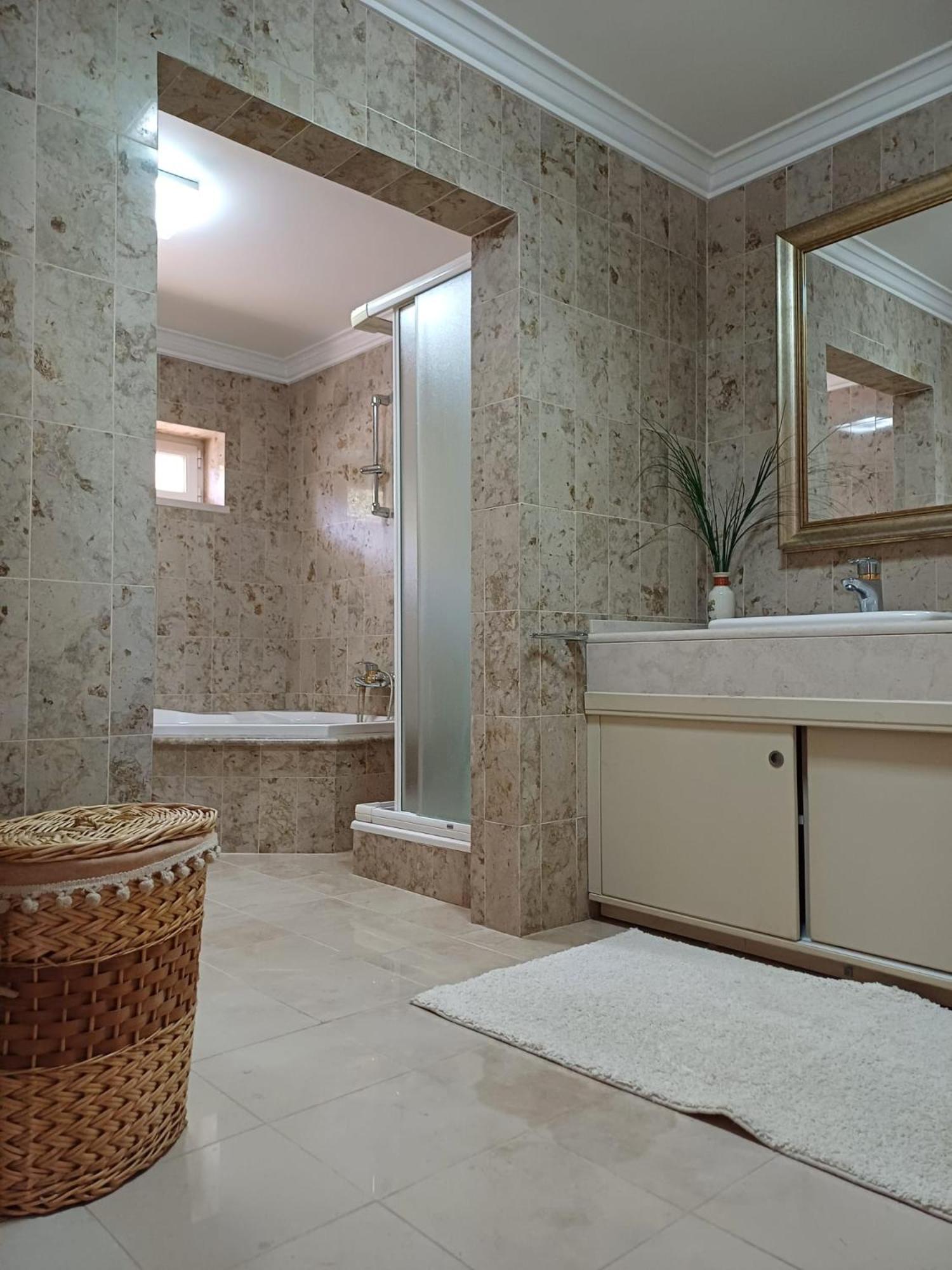 Villa Fatima-ourem - Quinta Da Luz - Breakfast Included *